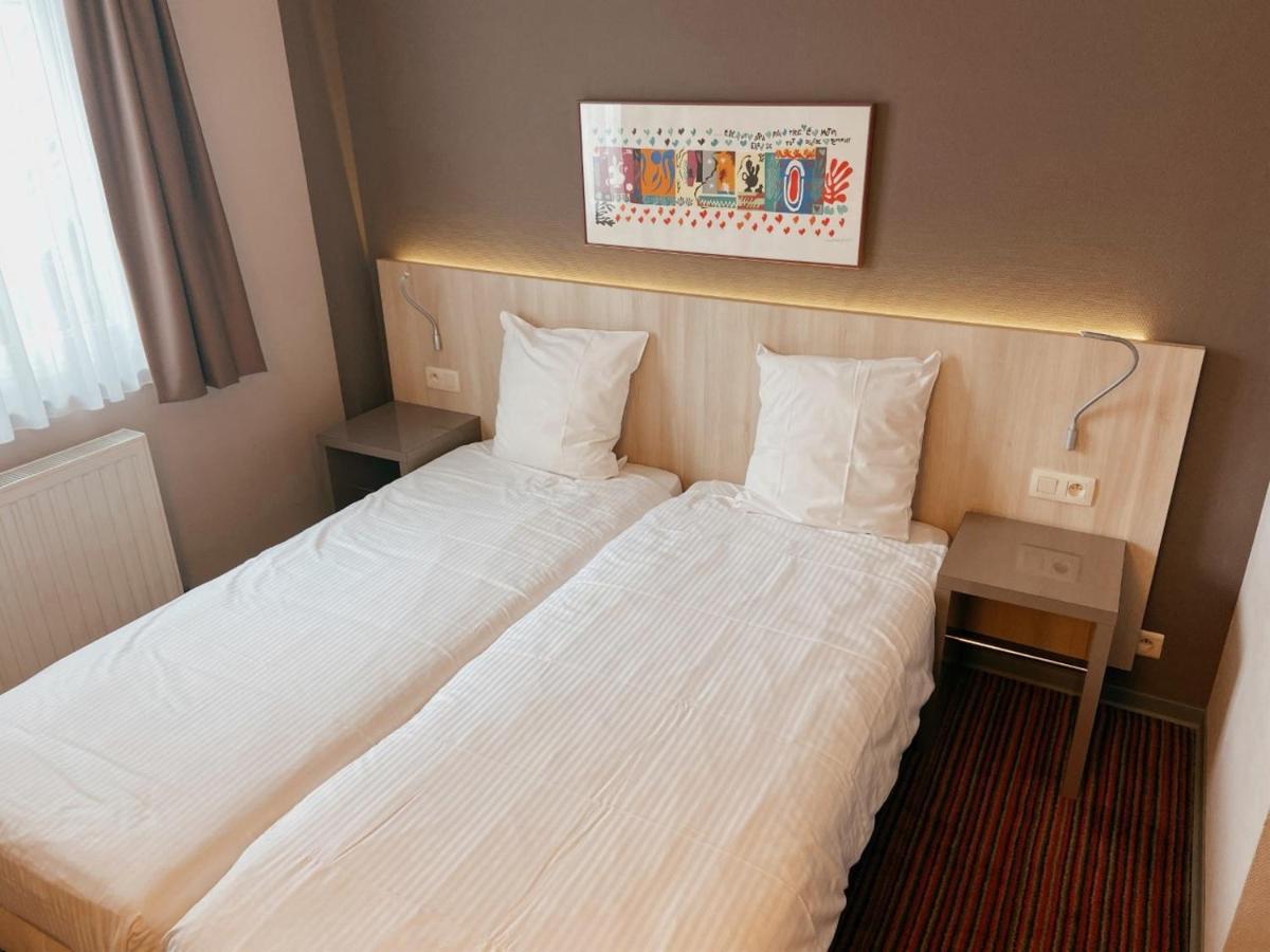 Hotel Les100Ciels Saint-Hubert Bagian luar foto